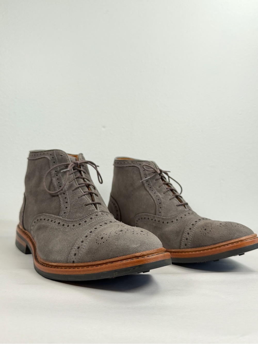 Allen Edmond’s Men’s Grey Weatherproof Suede Wingtip Boots Size 9.5 E Made In US